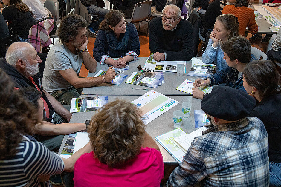 Atelier territorial à Masseube – Travail en table, Copyright CD32/J-C DEBORD